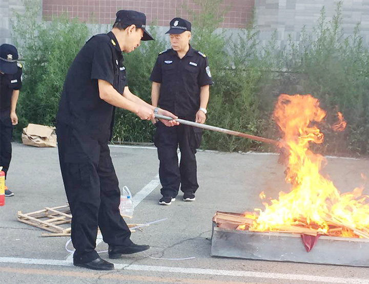 隊員參加消防演練